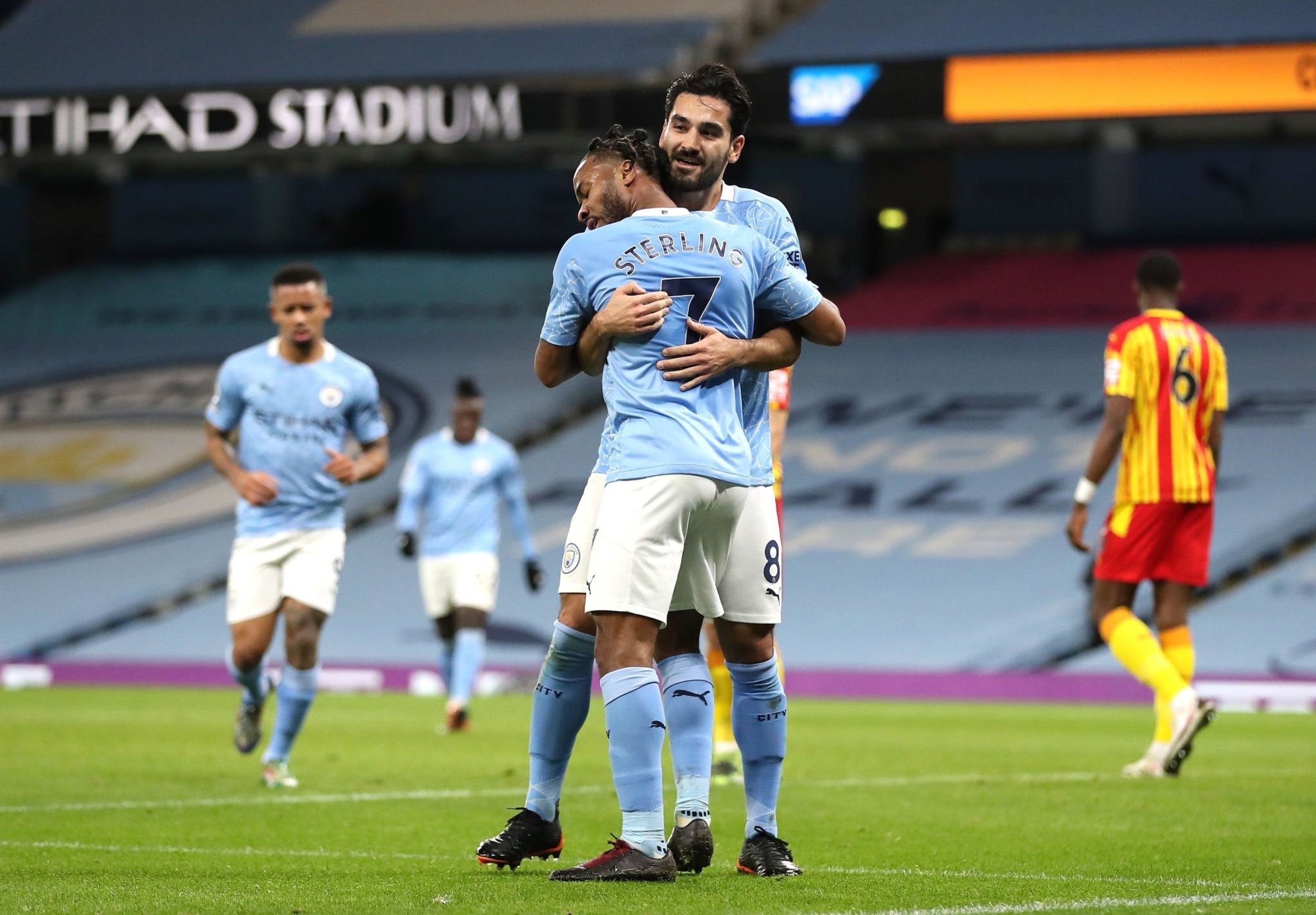 詹姆斯也在 詹姆斯也在